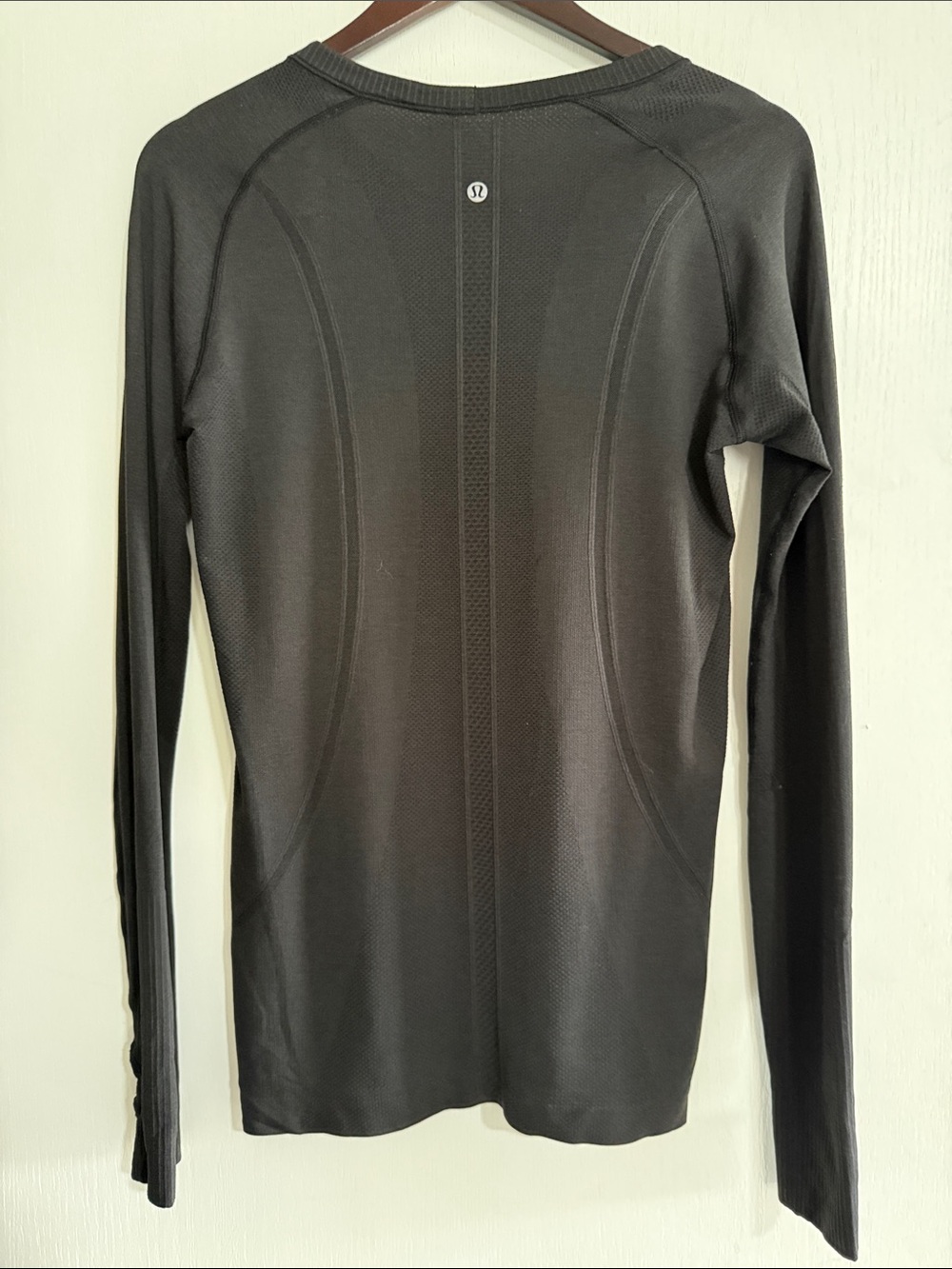 lululemon athletica Black Long Sleeve Swiftly Seamless Performance Top - Picture 3 of 3